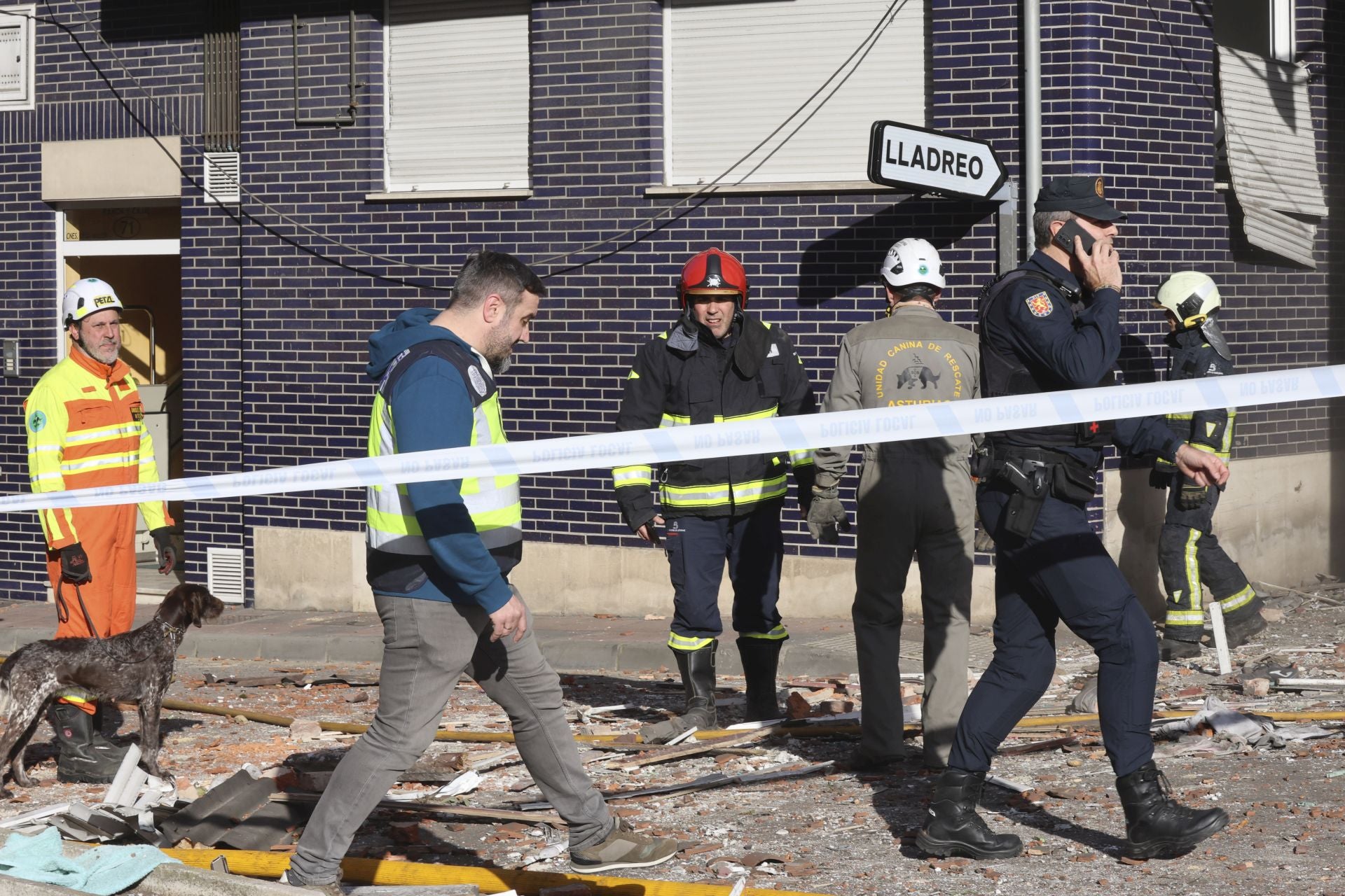 Las imágenes de la explosión de gas en Mieres que ha derrumbado un edificio