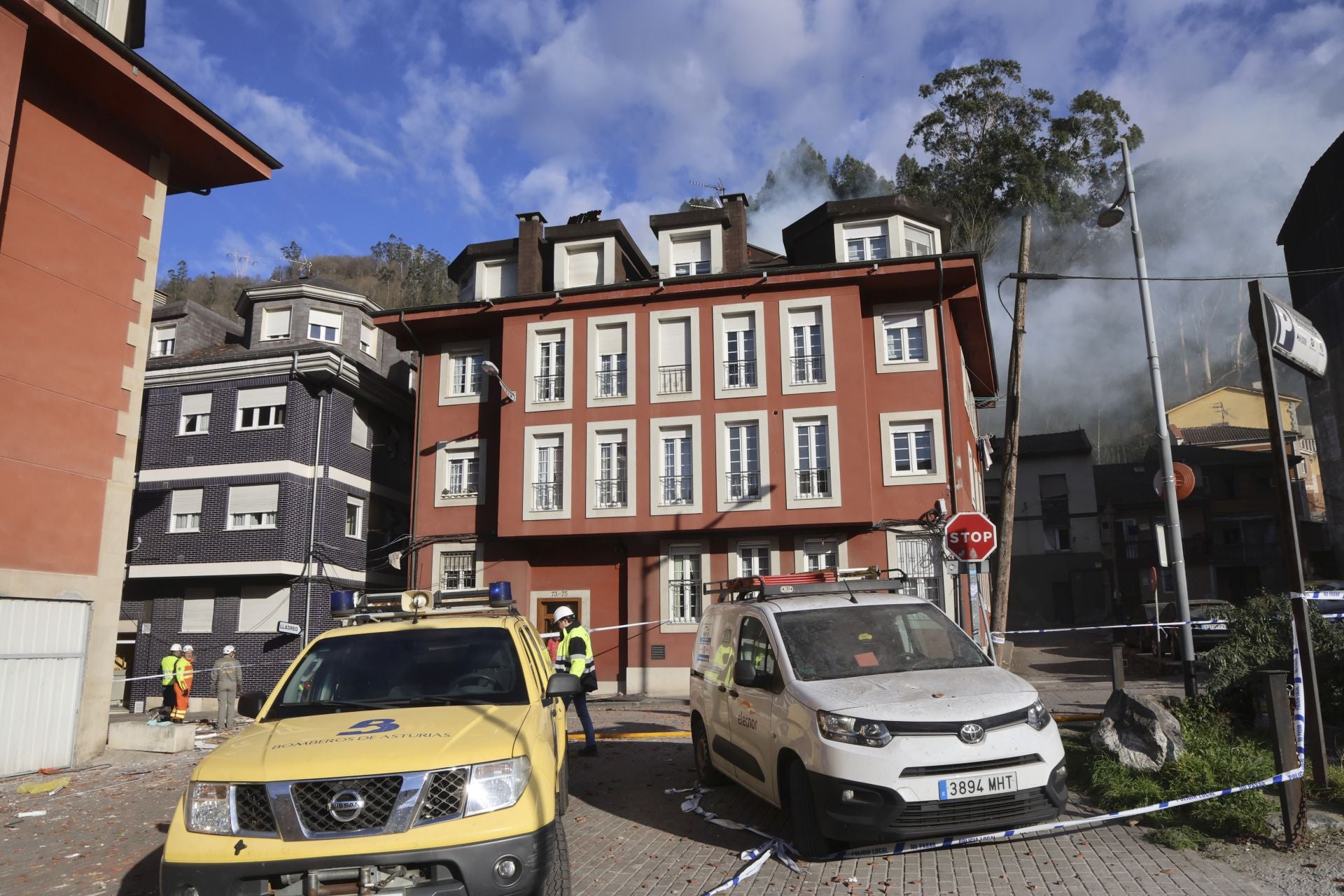 Las imágenes de la explosión de gas en Mieres que ha derrumbado un edificio