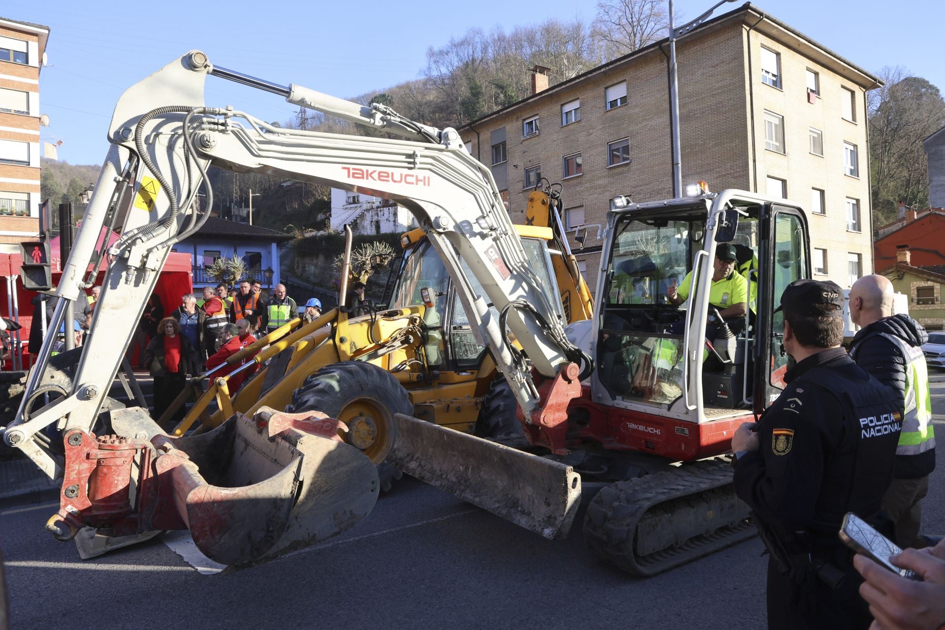 Las imágenes de la explosión de gas en Mieres que ha derrumbado un edificio