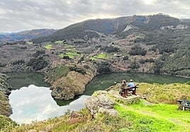 La casa de las nueve vidas vuela sobre el Navia