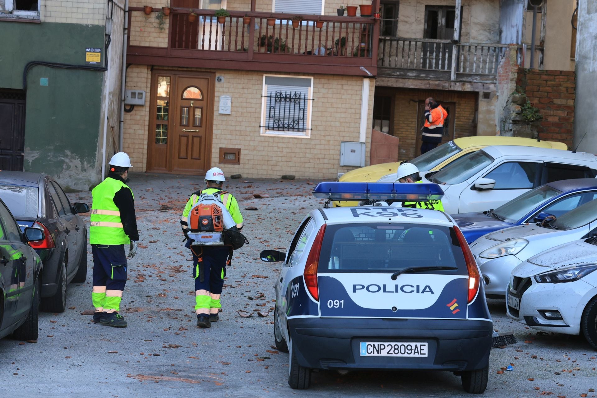 El día después de la explosión en Mieres, en imágenes