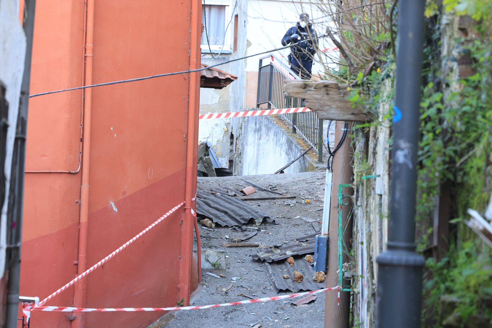 El día después de la explosión en Mieres, en imágenes