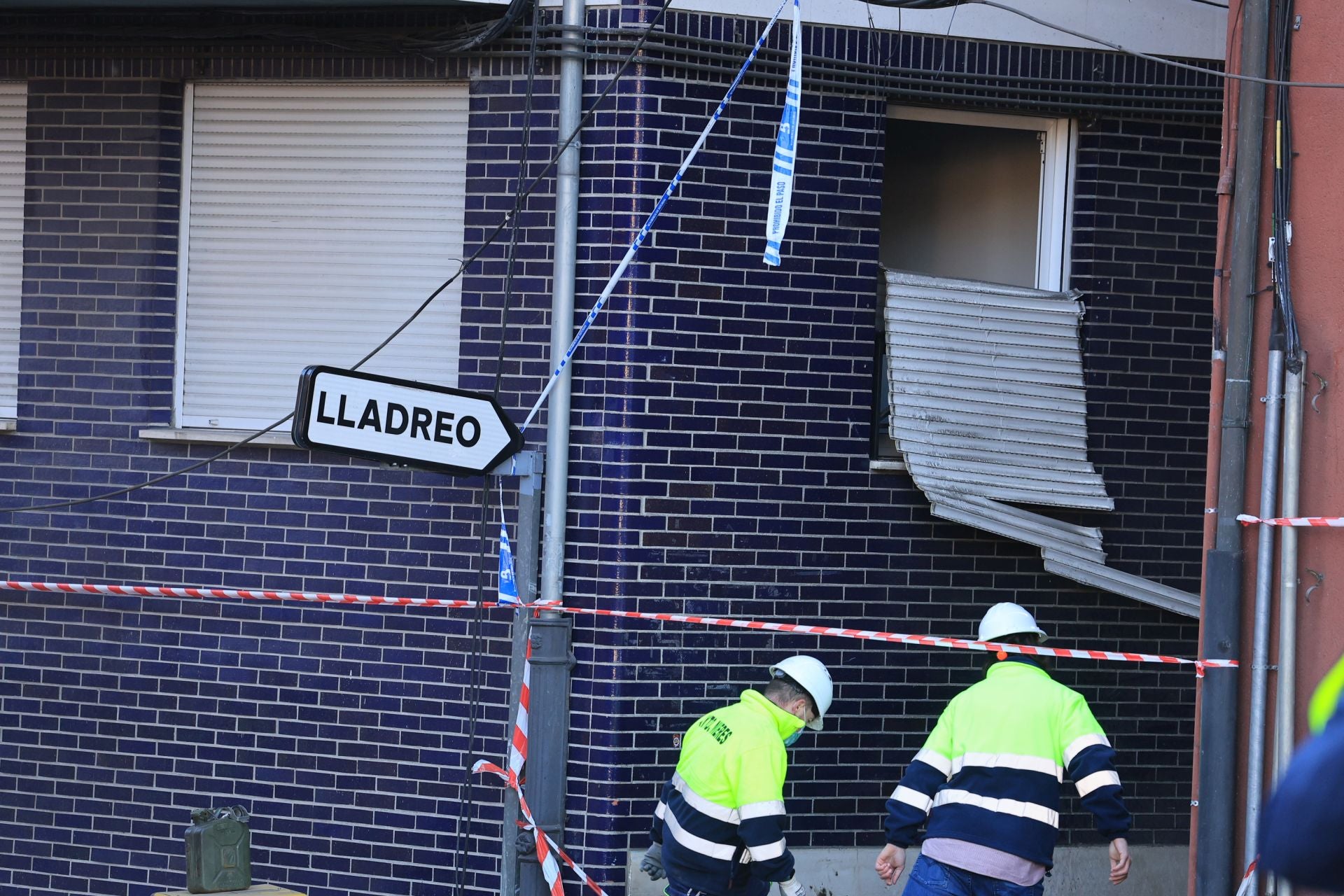 El día después de la explosión en Mieres, en imágenes