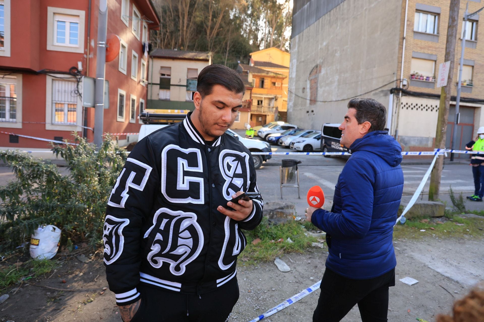 El día después de la explosión en Mieres, en imágenes