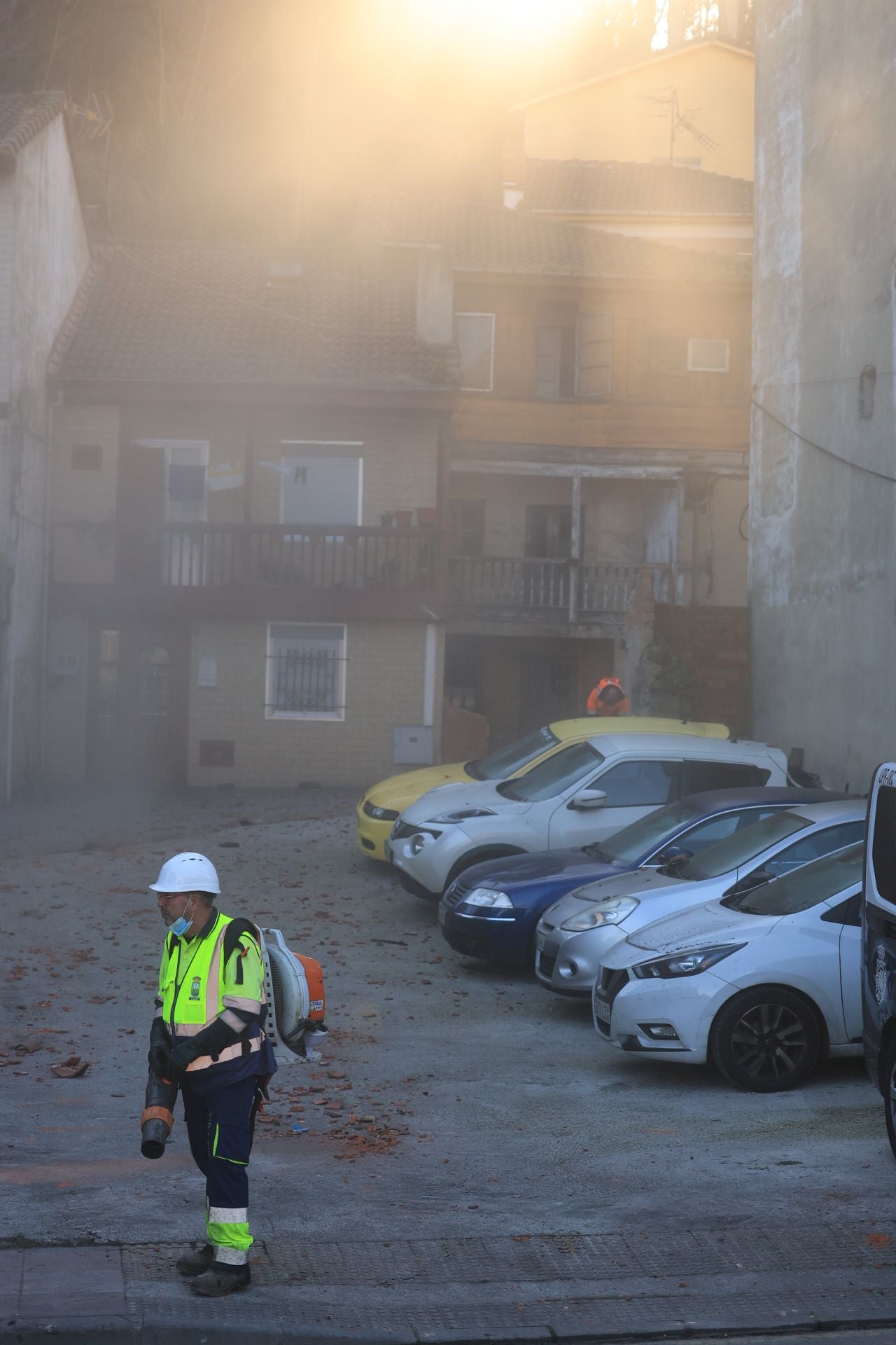 El día después de la explosión en Mieres, en imágenes