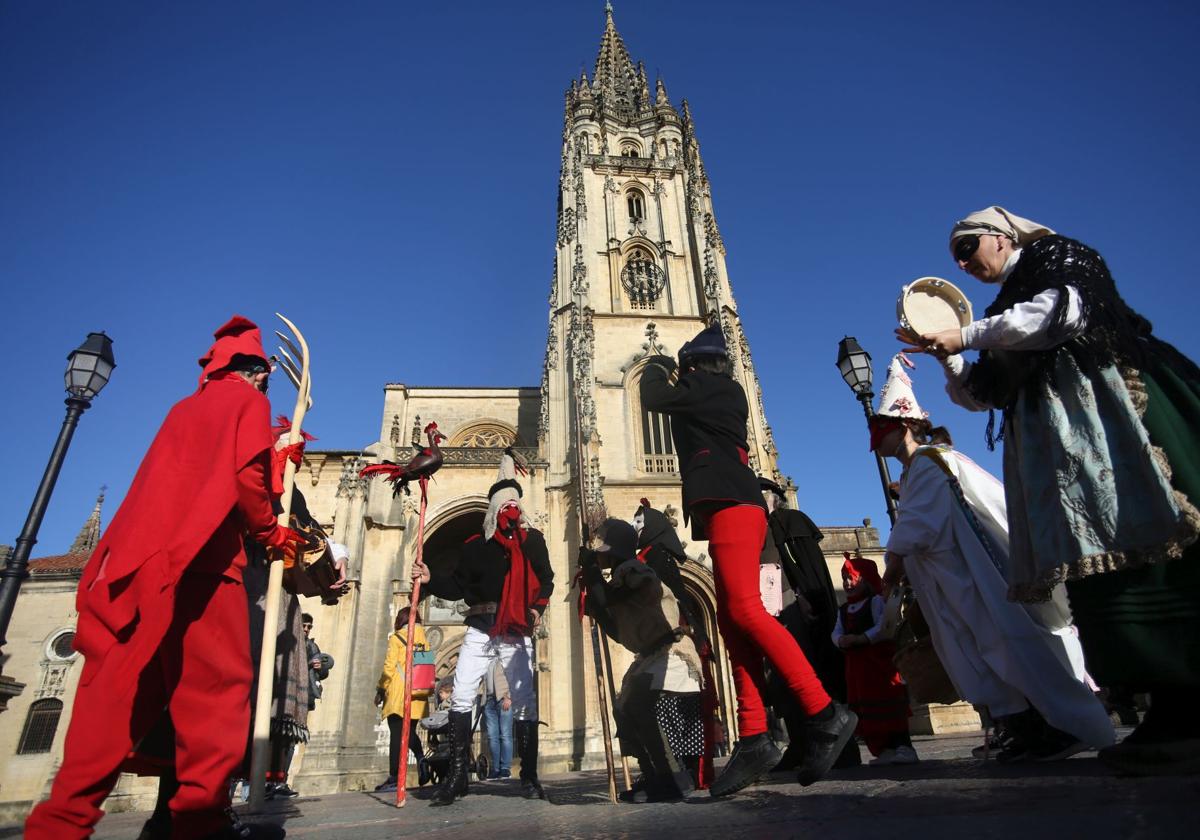 Los Mazcaritos protagonizan el lunes d&#039;Antroxu en Oviedo