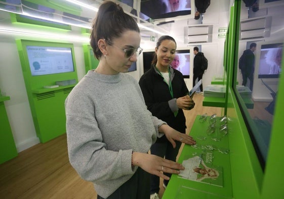 Una de las actividades en el autobús de Bayer.