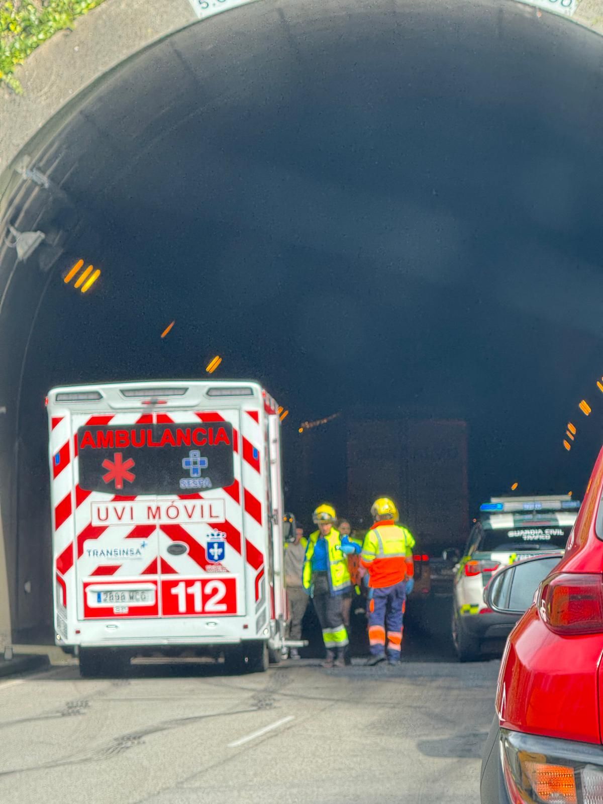 Siete heridos en el túnel de la Bolgachina tras el vertido de un camión