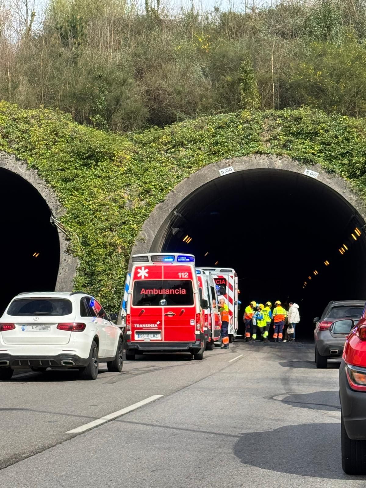Siete heridos en el túnel de la Bolgachina tras el vertido de un camión