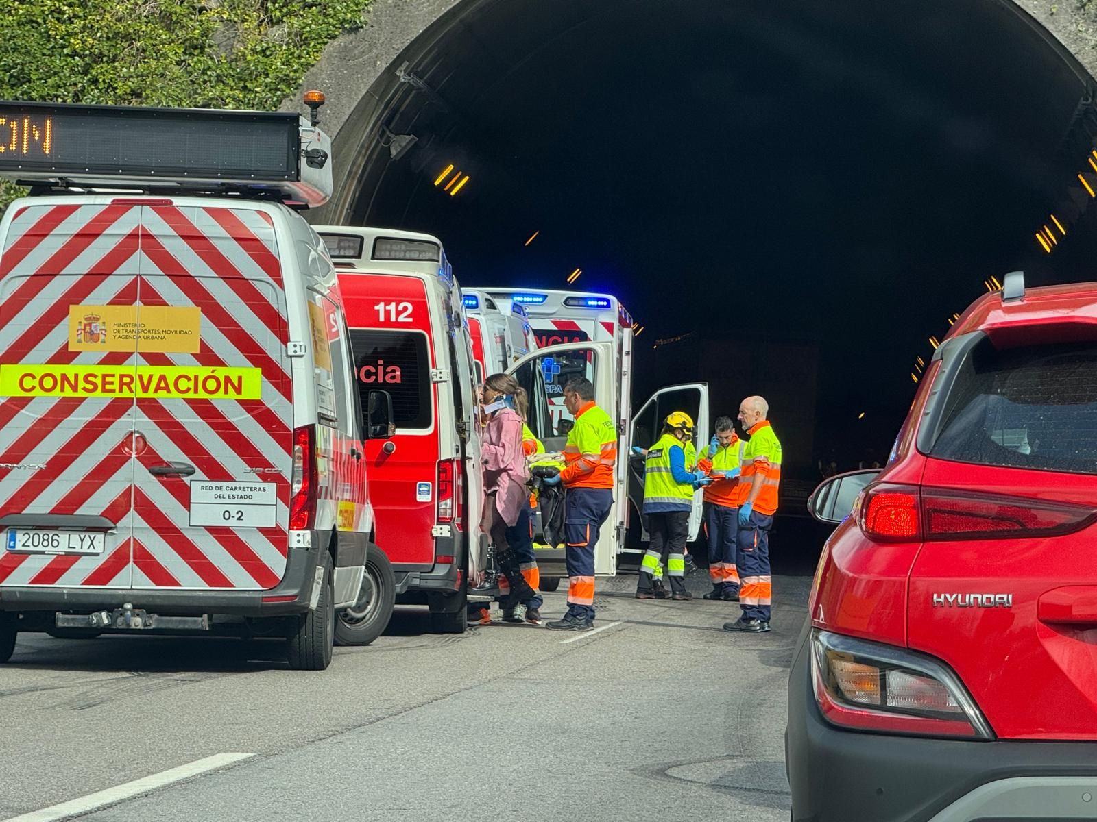 Siete heridos en el túnel de la Bolgachina tras el vertido de un camión