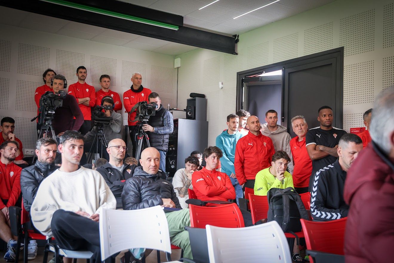 Cote deja el fútbol: así ha sido el emotivo anuncio