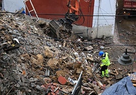 La actividad en Mieres continúa con el derribo de edificios tras la explosión