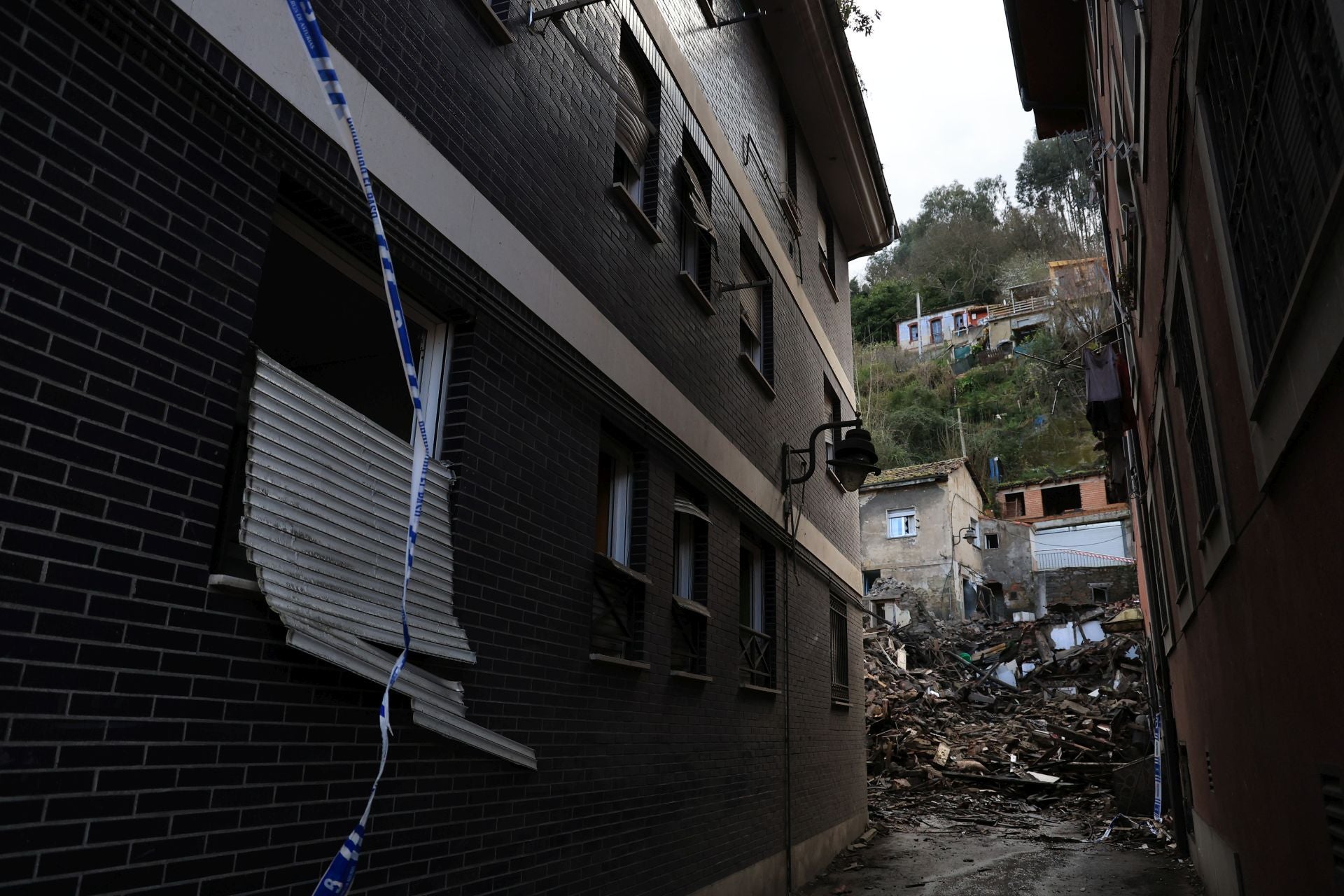 La actividad en Mieres continúa con el derribo de edificios tras la explosión