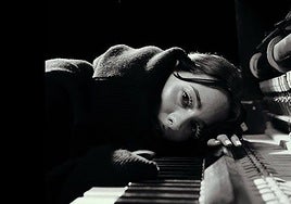 Amanda Mur ofrece un concierto en el Teatro Jovellanos de Gijón.