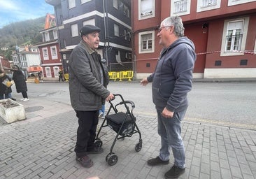 El sportinguista que se quedó sin nada en la explosión de Mieres, «feliz» tras recuperar su carné de socio