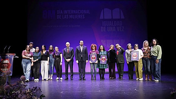 Barbón apuesta por fortalecer la coeducación para «dar un paso más» y alcanzar la igualdad real