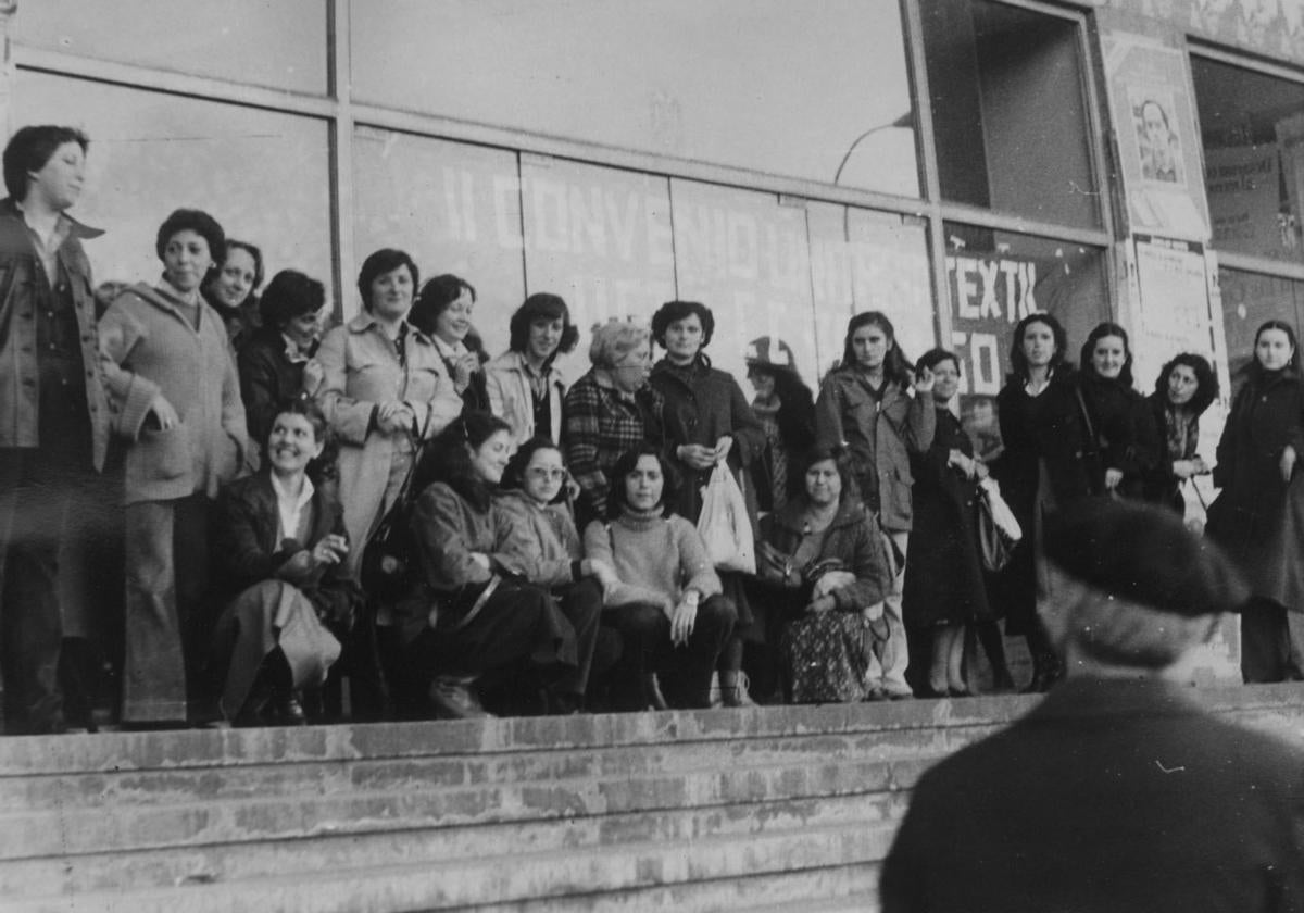 'Costuras abiertas': las mujeres de IKE