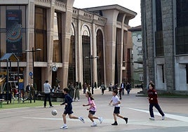 La plaza del Fresno, un lugar propicio para divertirse.