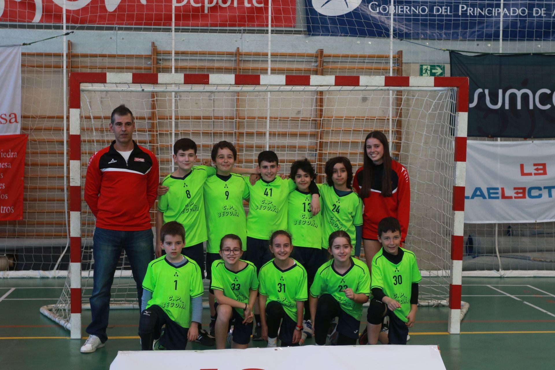 El Balonmano Gijón exhibe el poder de su cantera