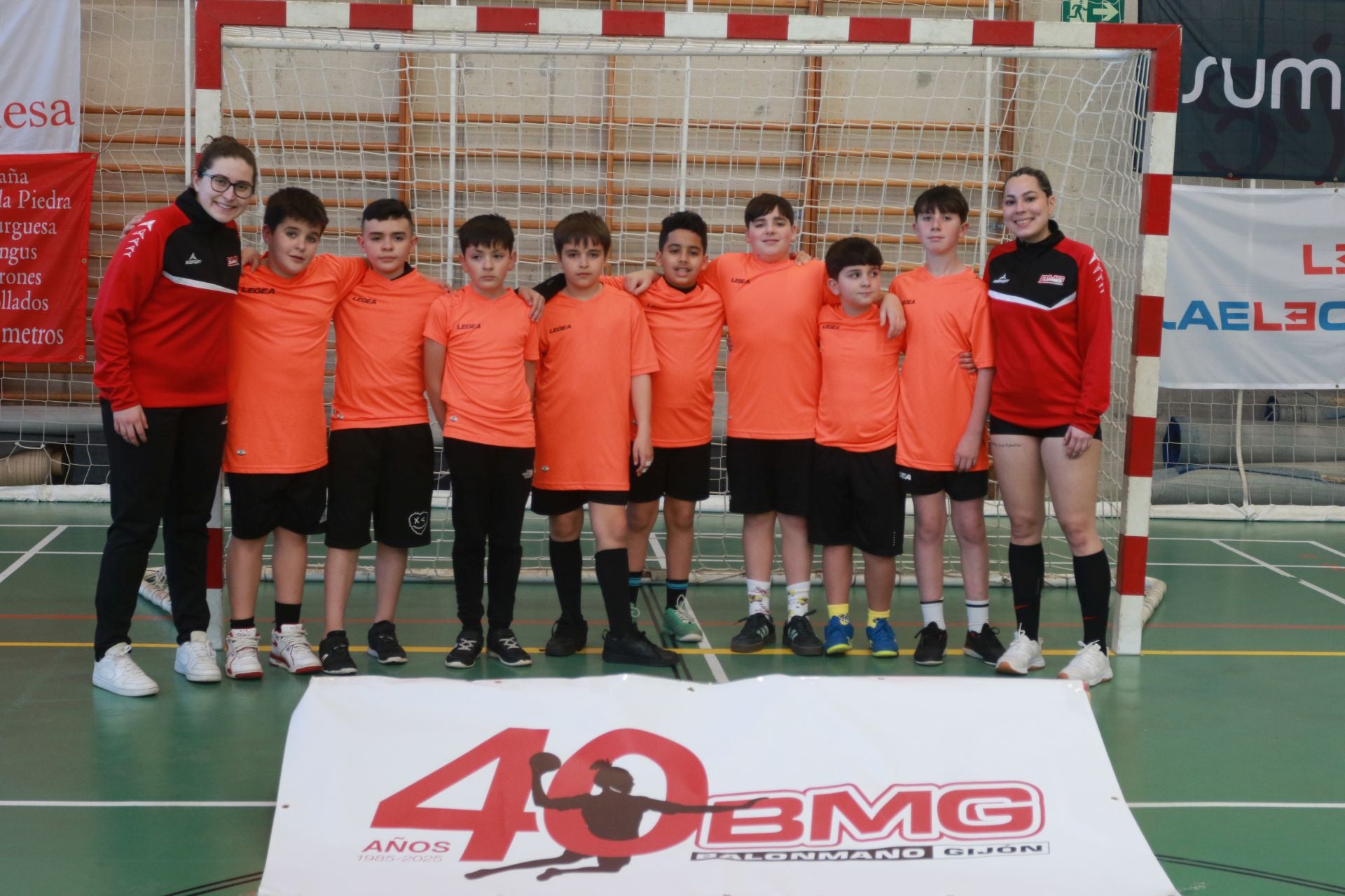 El Balonmano Gijón exhibe el poder de su cantera