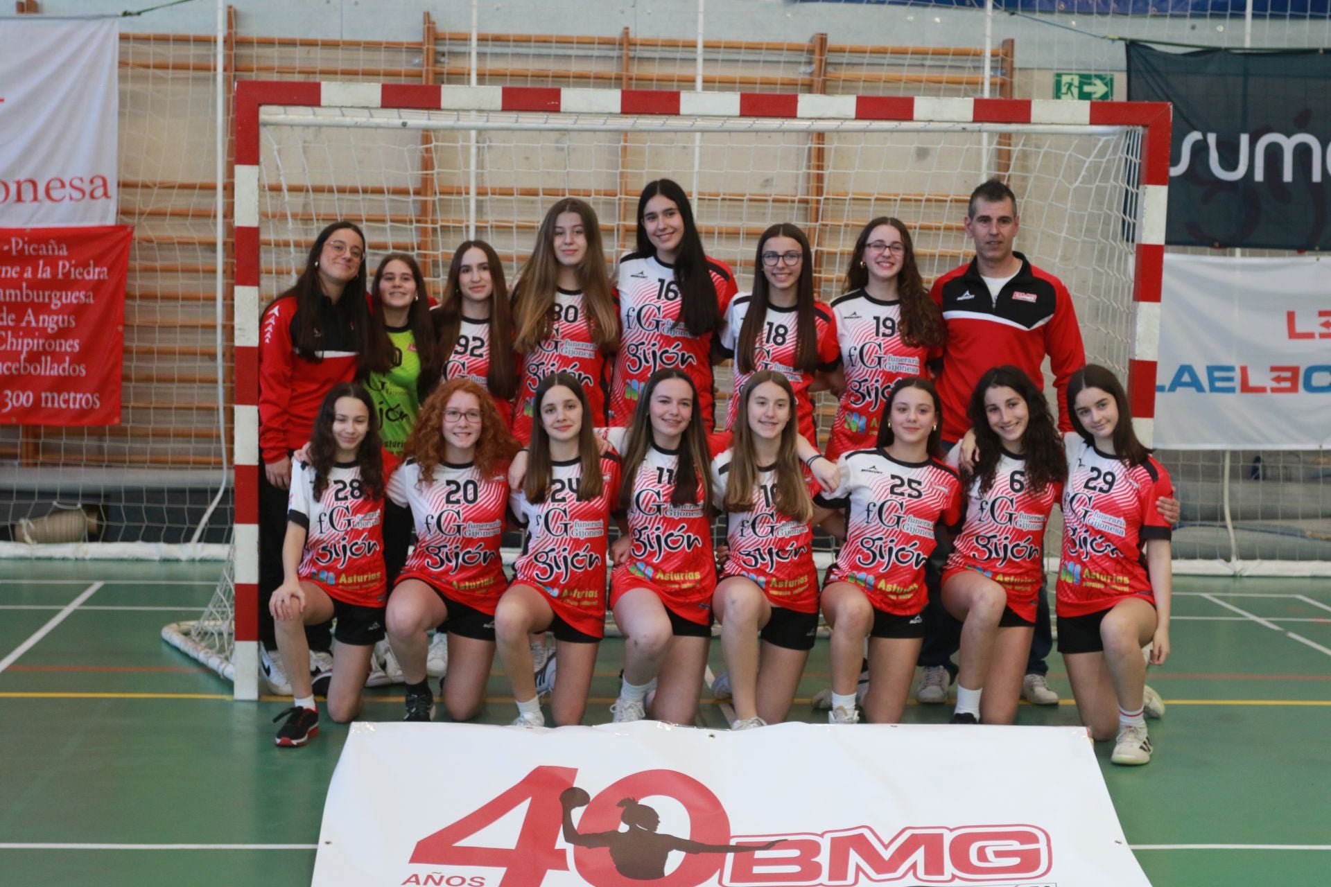 El Balonmano Gijón exhibe el poder de su cantera