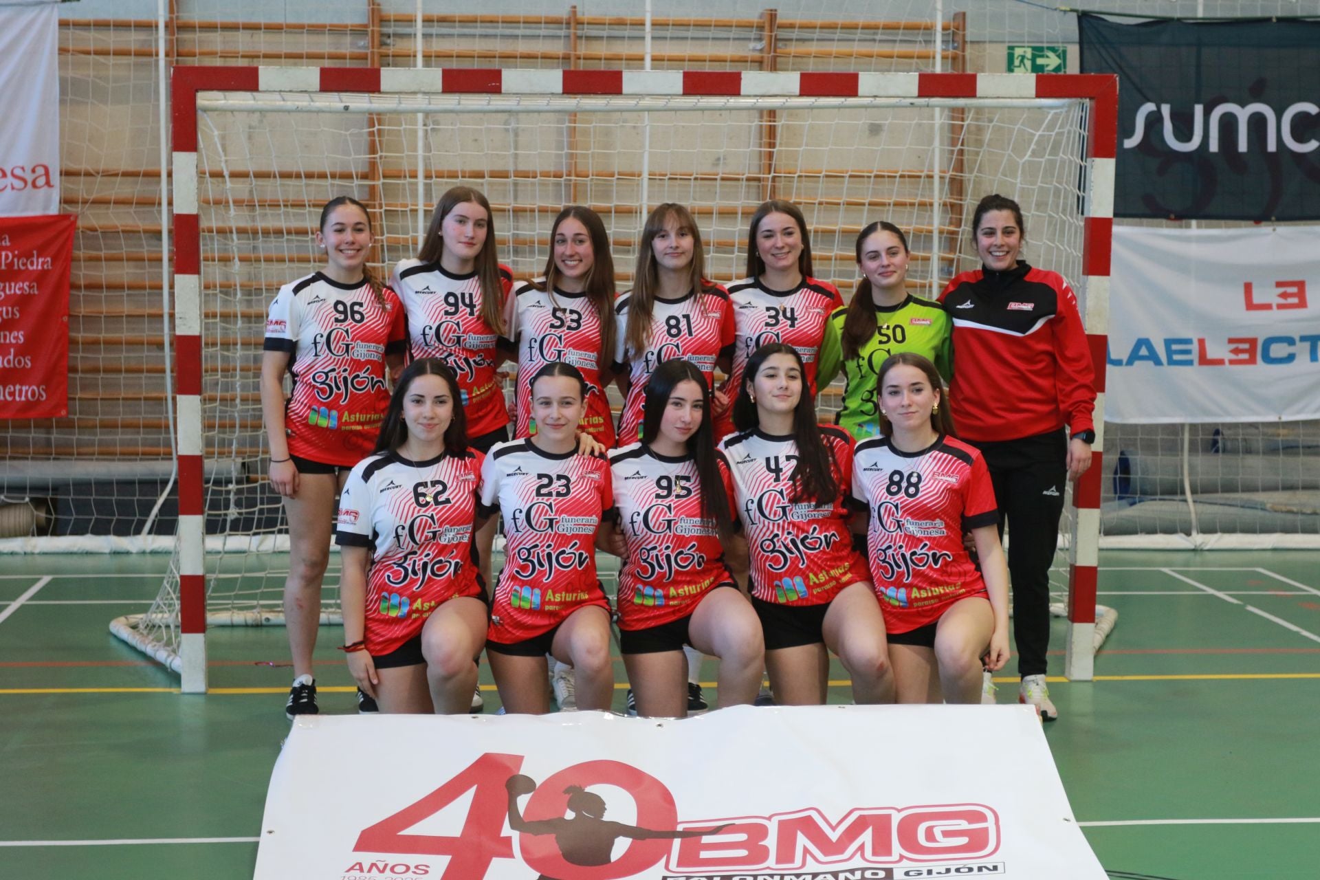 El Balonmano Gijón exhibe el poder de su cantera