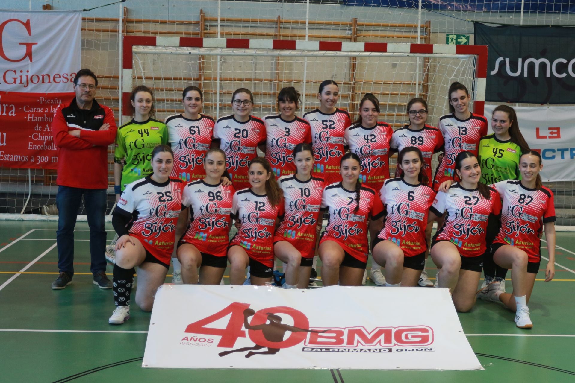 El Balonmano Gijón exhibe el poder de su cantera