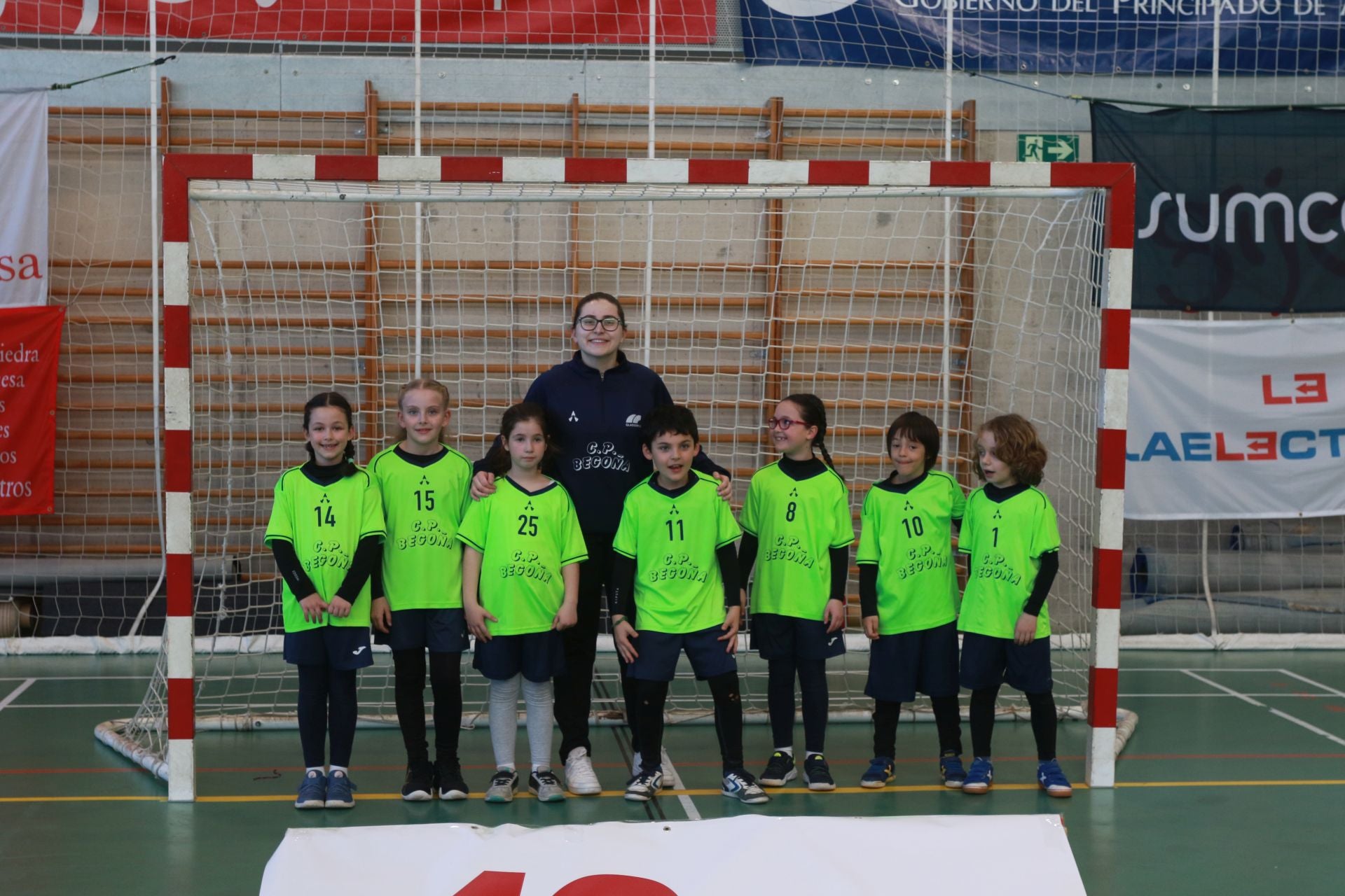 El Balonmano Gijón exhibe el poder de su cantera