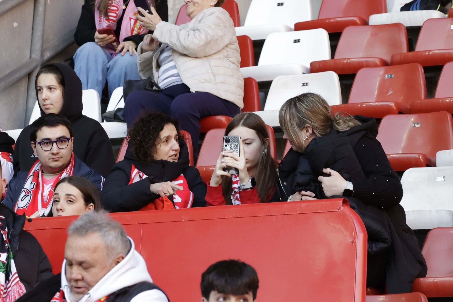 Fotos: ¿Estuviste en el Sporting-Racing en El Molinón? ¡Búscate!