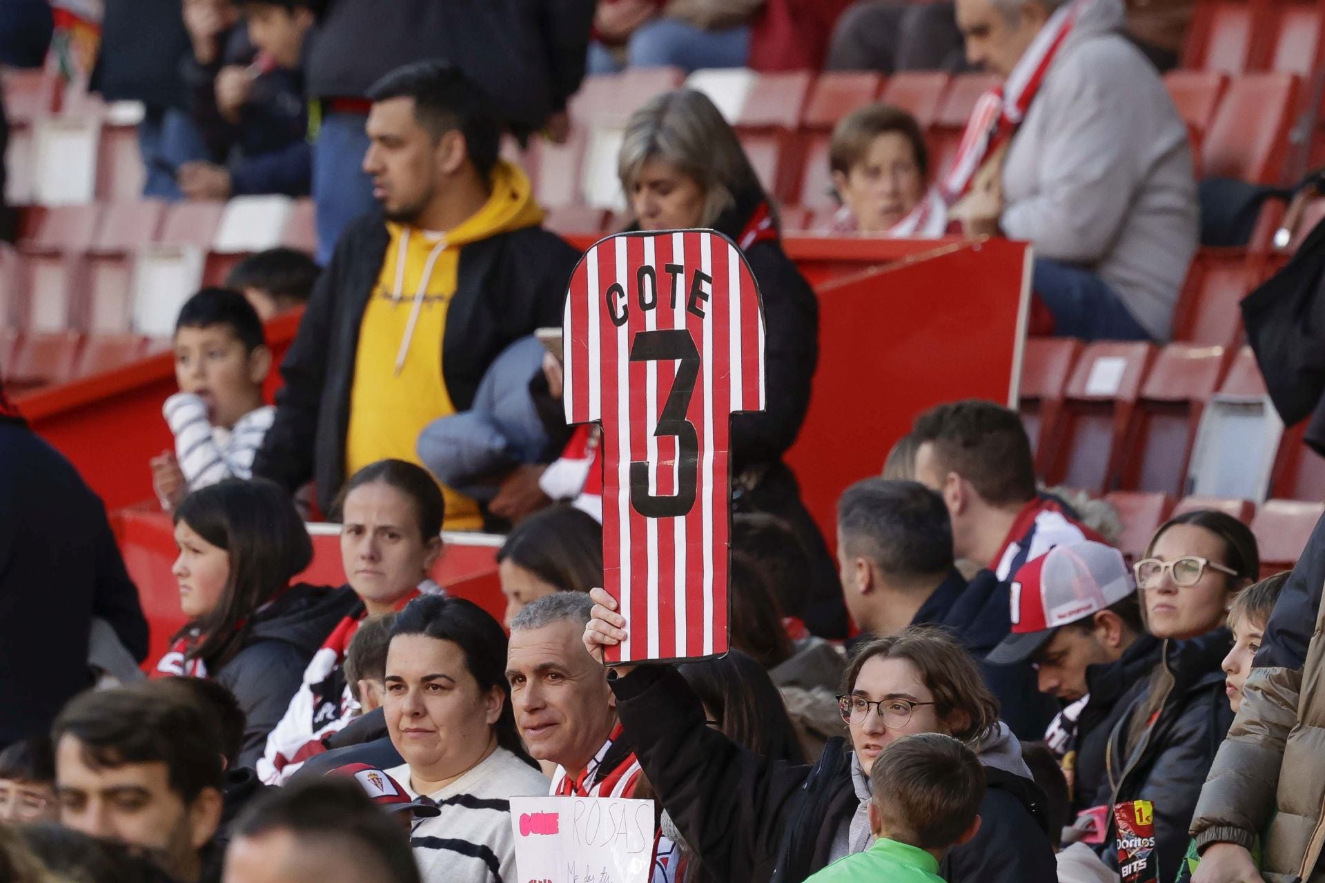 Fotos: ¿Estuviste en el Sporting-Racing en El Molinón? ¡Búscate!