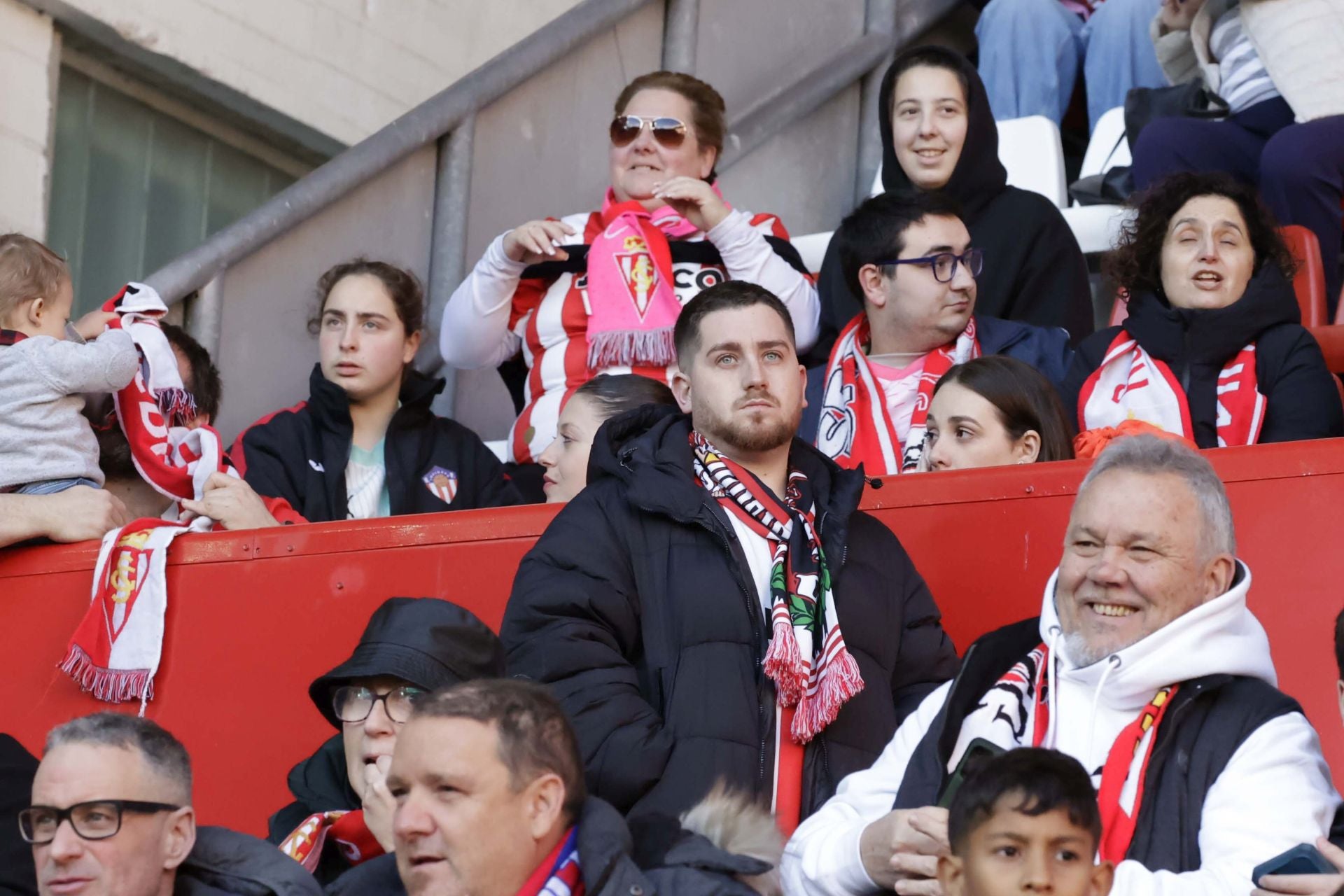 Fotos: ¿Estuviste en el Sporting-Racing en El Molinón? ¡Búscate!