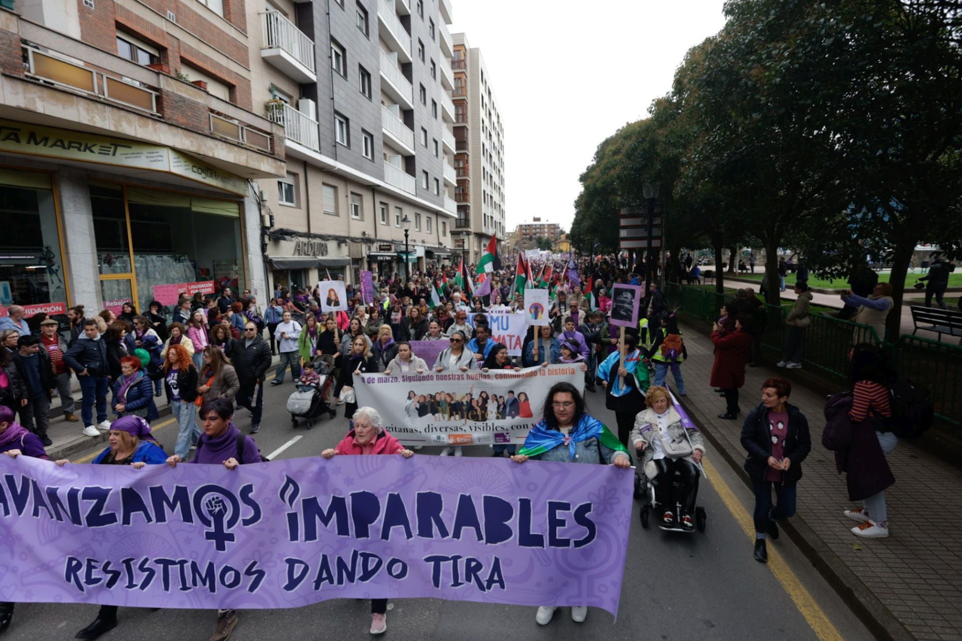 Asturias «respira lucha»: las fotos de la manifestación del 8M en Gijón