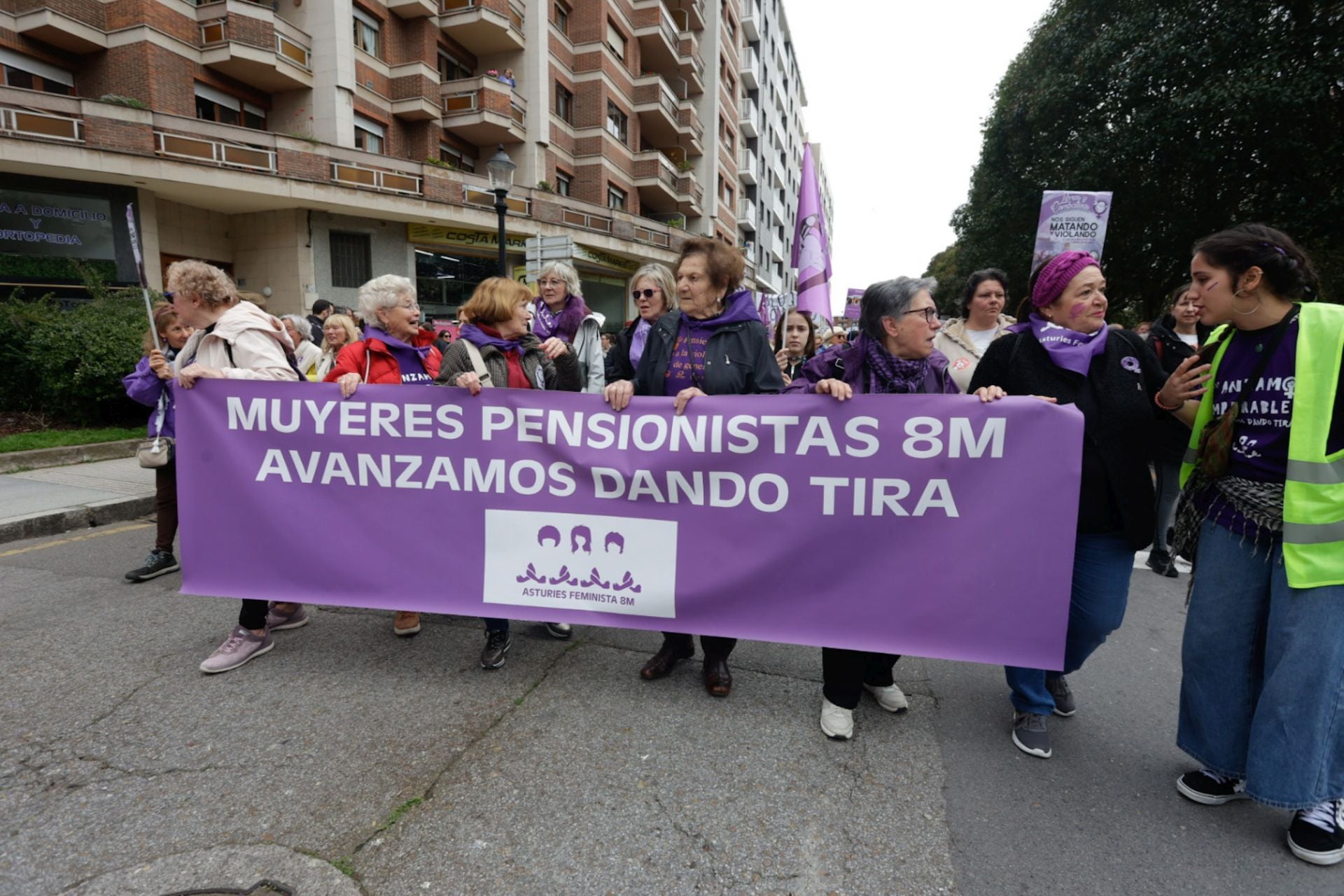 Asturias «respira lucha»: las fotos de la manifestación del 8M en Gijón