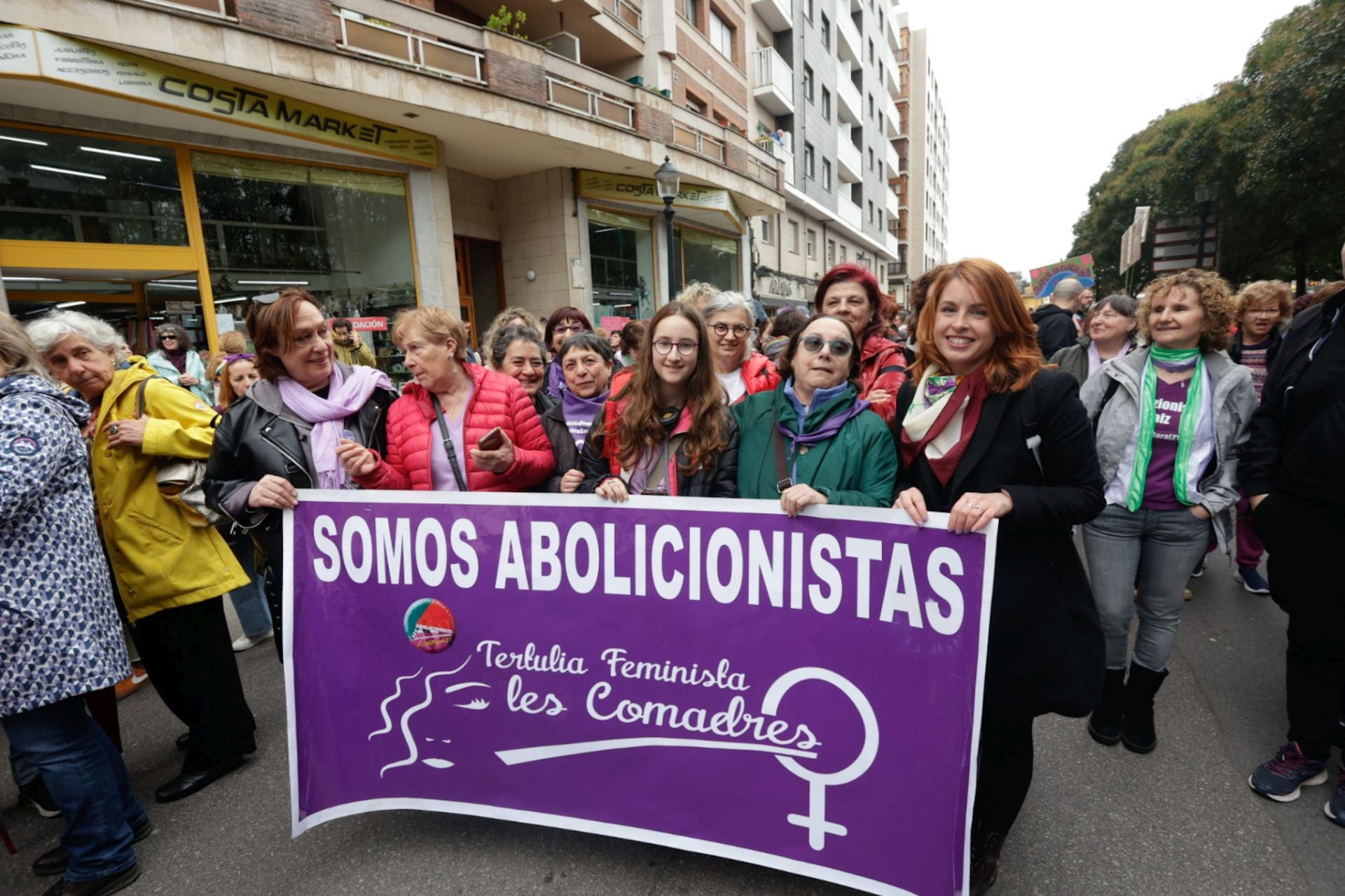 Asturias «respira lucha»: las fotos de la manifestación del 8M en Gijón