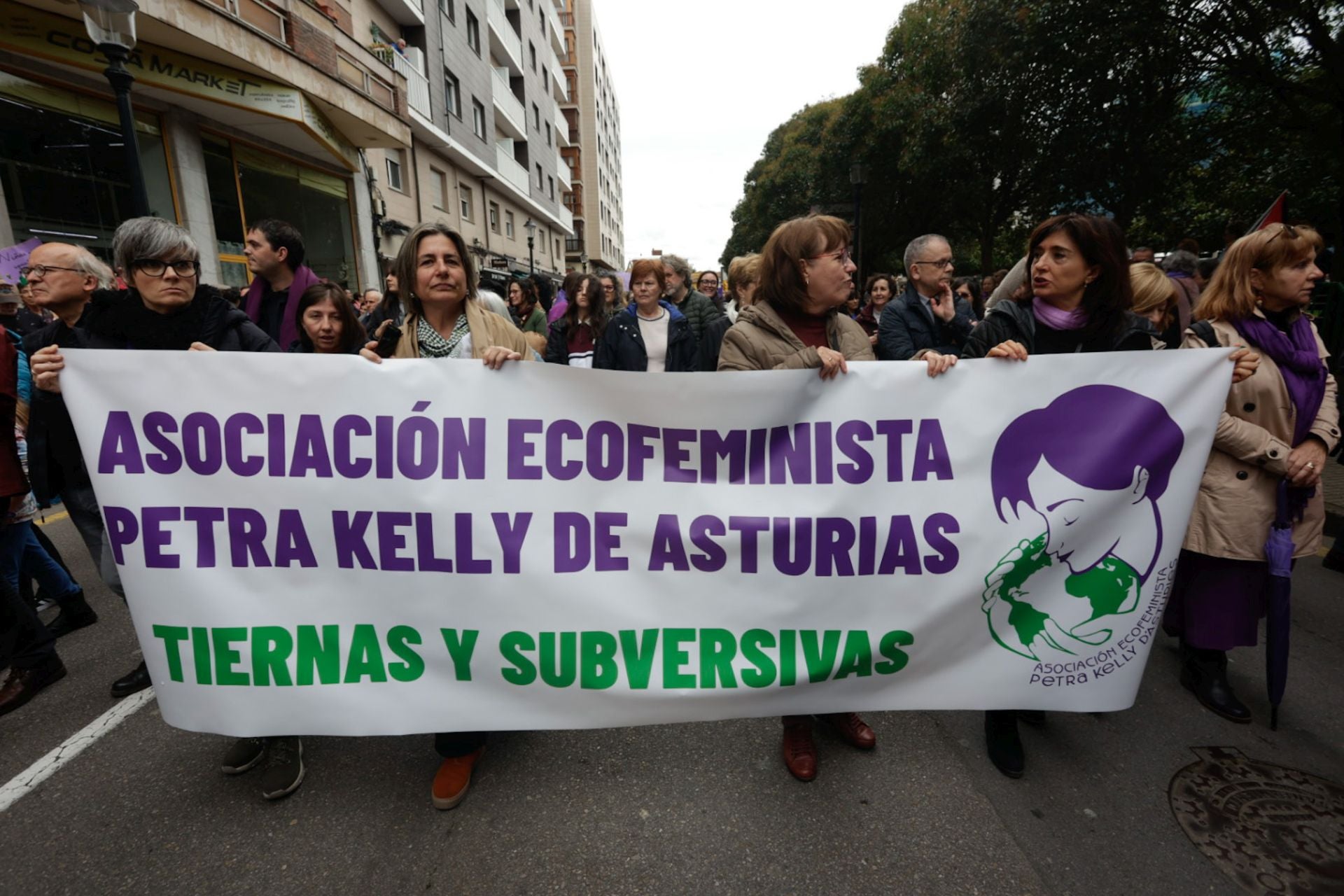 Asturias «respira lucha»: las fotos de la manifestación del 8M en Gijón
