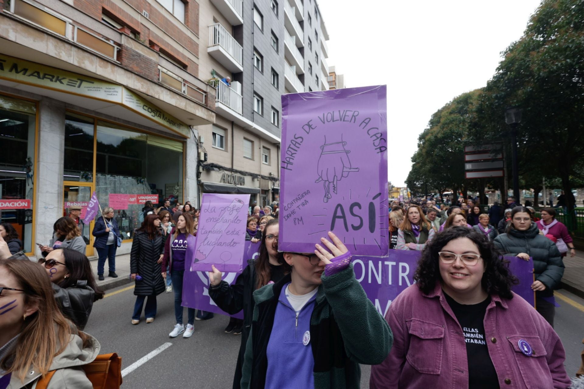 Asturias «respira lucha»: las fotos de la manifestación del 8M en Gijón