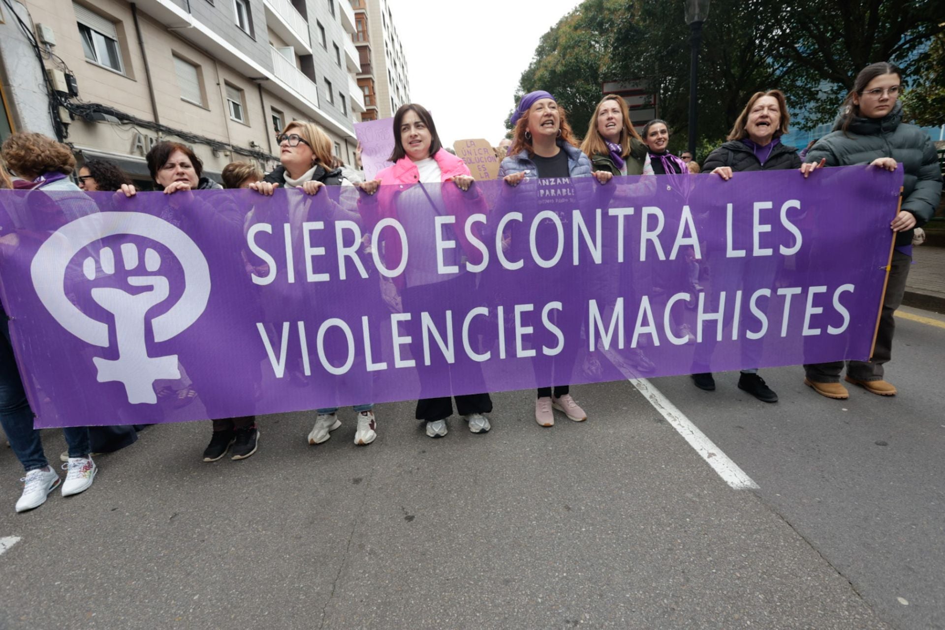 Asturias «respira lucha»: las fotos de la manifestación del 8M en Gijón