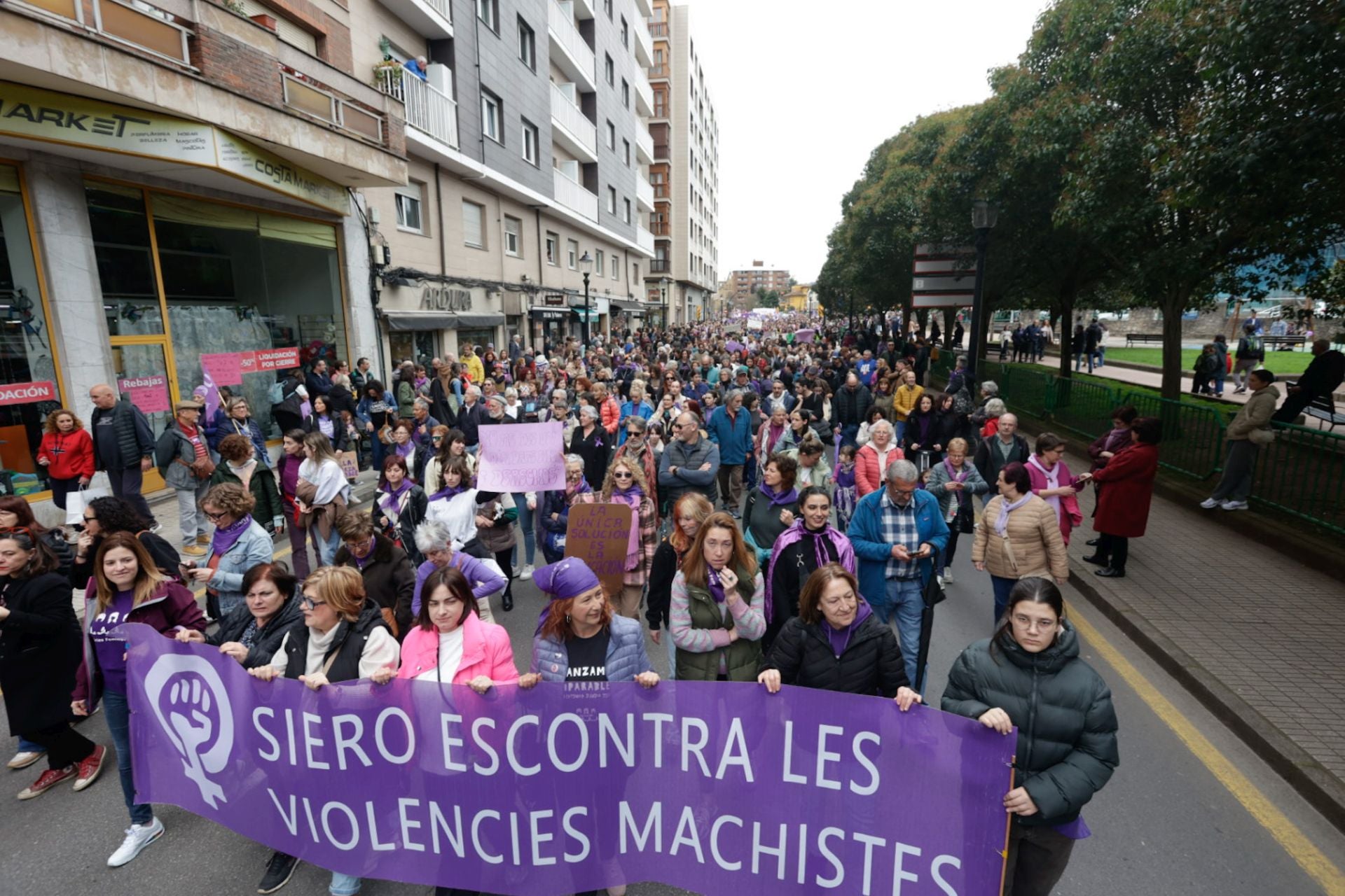 Asturias «respira lucha»: las fotos de la manifestación del 8M en Gijón