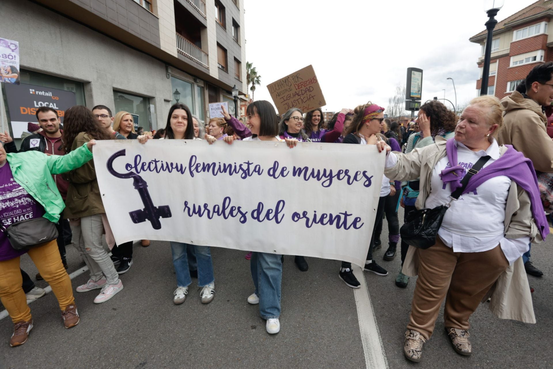 Asturias «respira lucha»: las fotos de la manifestación del 8M en Gijón