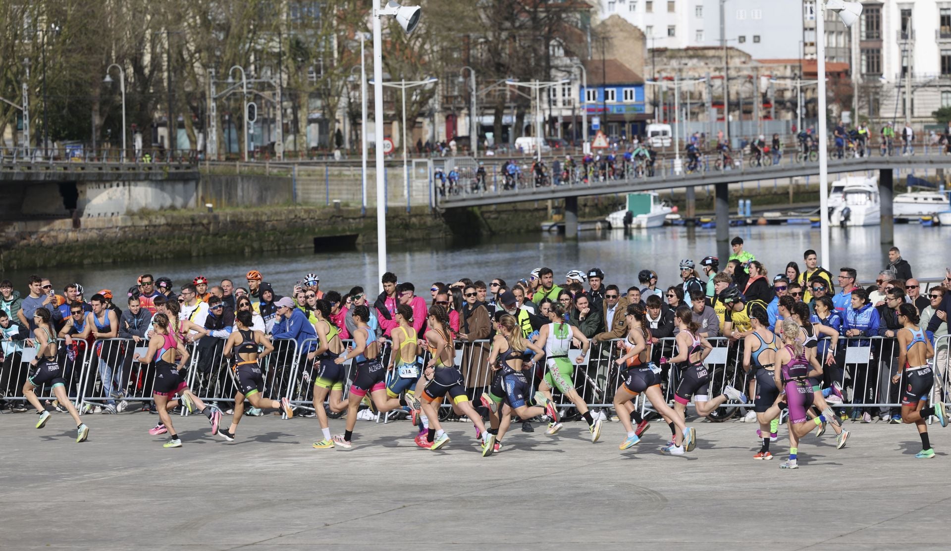 Avilés se llena de duatletas: las fotos de la competición