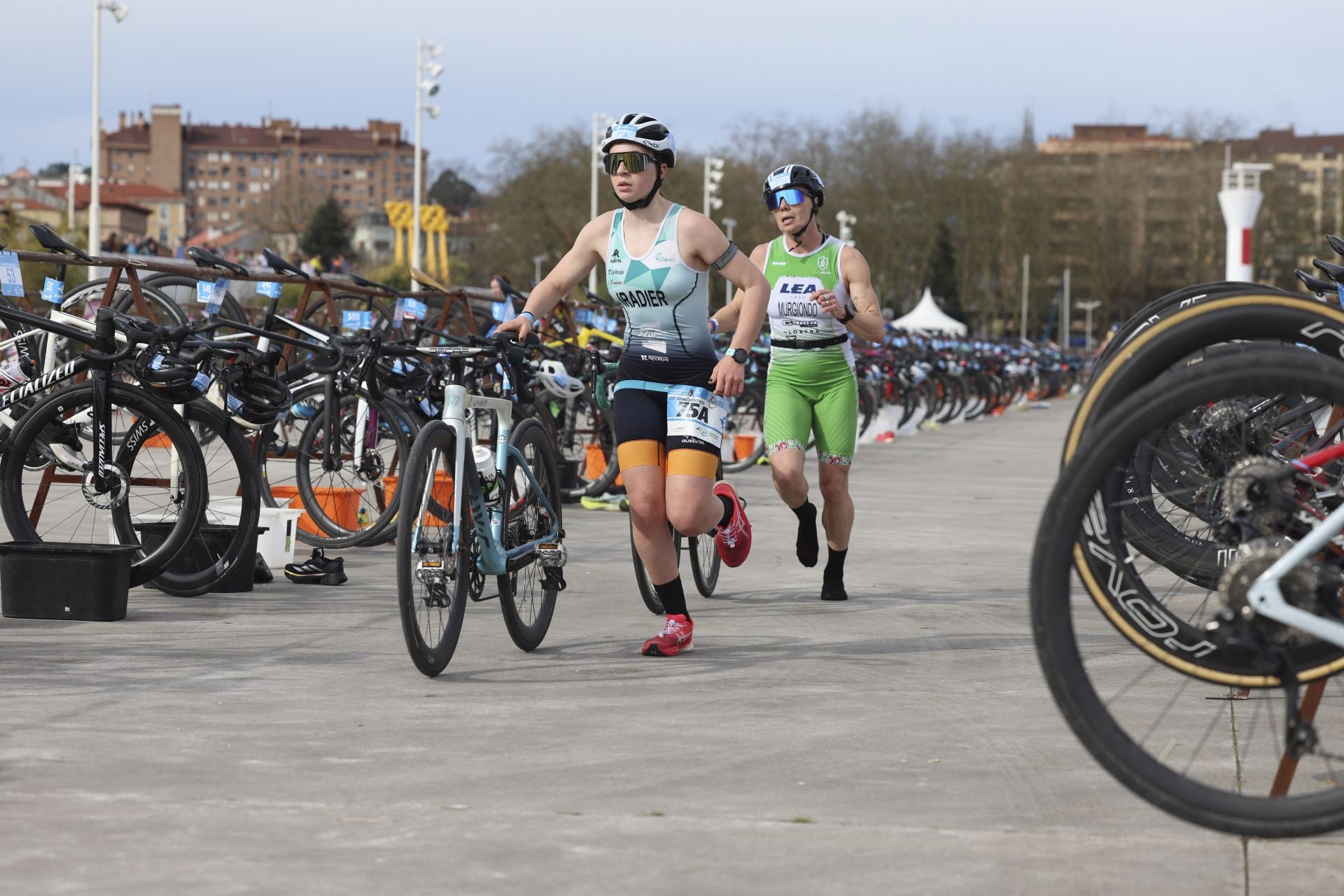 Avilés se llena de duatletas: las fotos de la competición