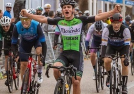 Nino Fernández celebra su victoria en el Challenge de Baleares.