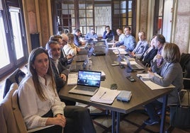 El consejo de administración de PETSA, presidido por la vicealcaldesa Ángela Pumariega, se reunió este lunes para formular las cuentas anuales.