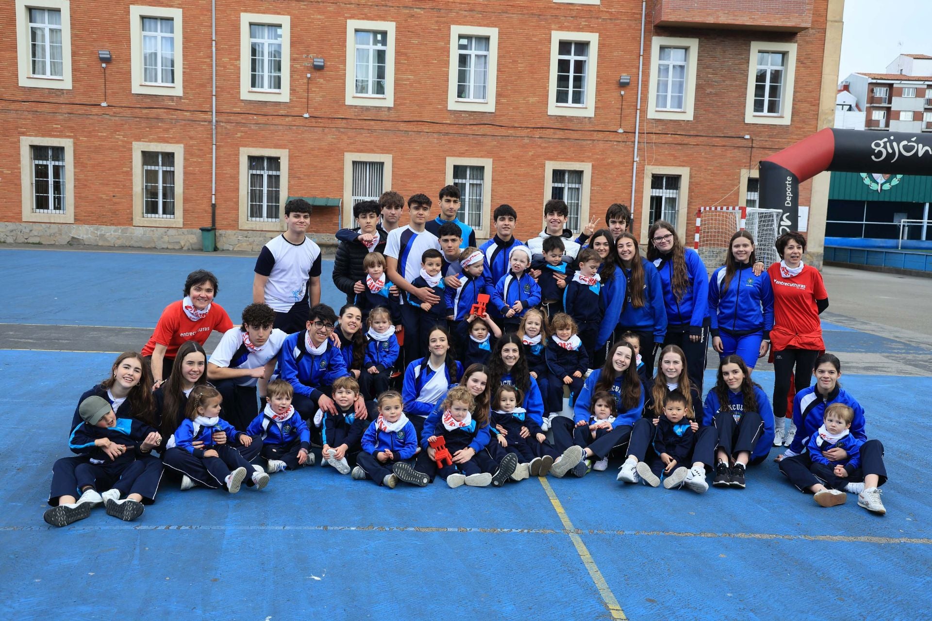 El colegio de La Inmaculada corre por Ecuador