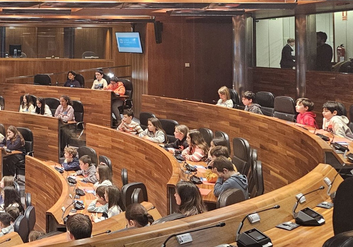 Pleno infantil en la Junta General del Principado.
