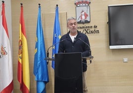 Ramón Tuero, concejal del PSOE, hoy, en rueda de prensa