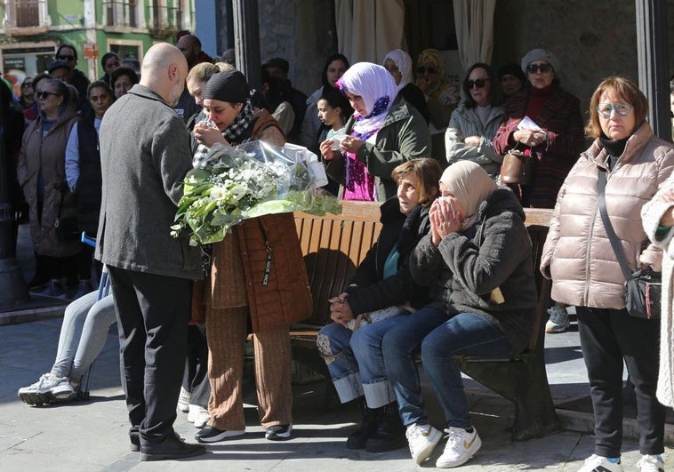 Minuto de silencio desconsolado por el menor fallecido en Grado