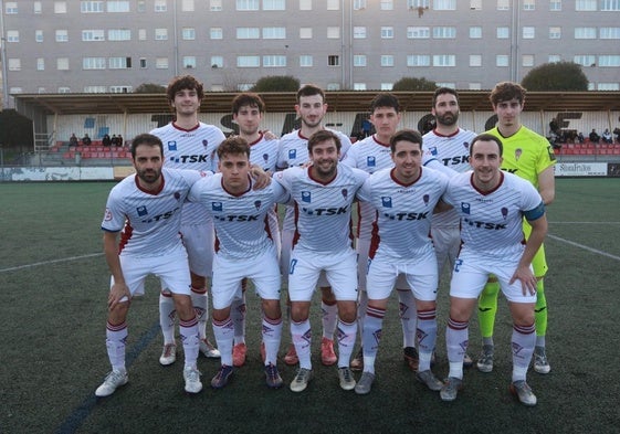 Foto de los jugadores titulares del TSK Roces en su partido del pasado mes de marzo ante el Ceares.