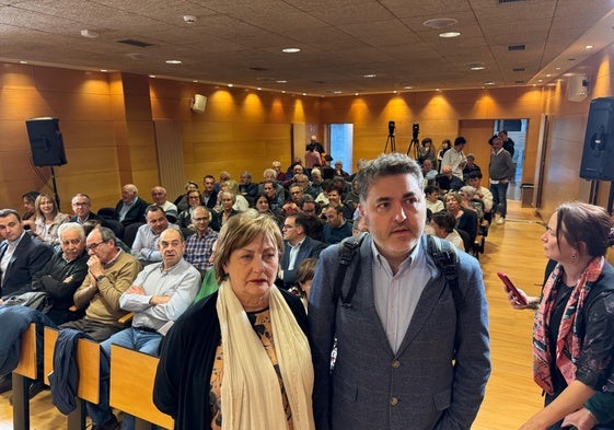 Mariví Monteserín y Jonás Fernández al inicio de la charla