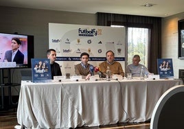 Samuel Fernández, Marcelino García Toral, Alejandro Vega y Gilberto Prado, en la presentación del congreso FutbolFly en el Hotel Artiem.
